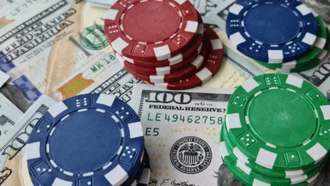 Rethinking Online Gambling as a Structured Activity